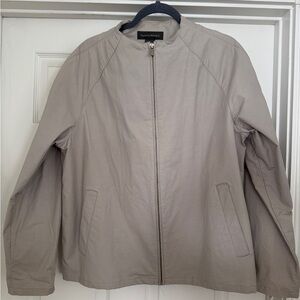 Banana Republic Men's Light Gray Jacket
Stretchy material